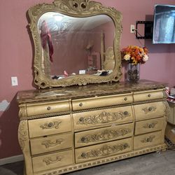 Dresser With Mirror 