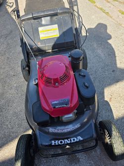 Honda hrc 216 Comercial lawn mower.