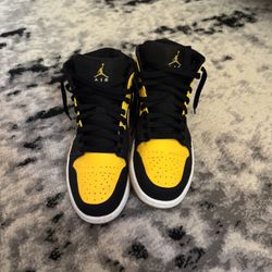( Like New) Jordan 1 Yellow/Black Size:9