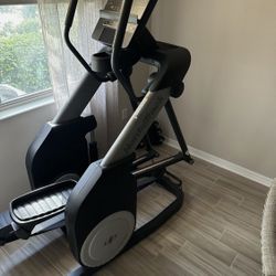NordicTrack FS7i FreeStride Elliptical Trainer - Black [Excellent Condition!]