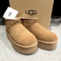 Ugg Woman’s Size’s 8  Chestnuts Platform 👢