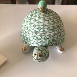 Turtle Porcelainware Box By Winterthur