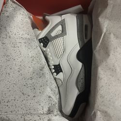 Jordan 4 White Cement Size 7Y GS
