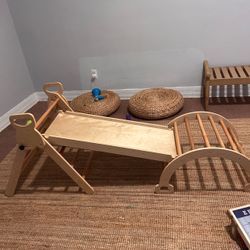Pikler triangle set with rocker