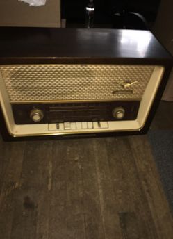Antique stereo turns on needs a little work