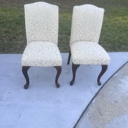 BOMBAY COMPANY QUEEN ANNE STYLE UPHOLSTERED SIDE CHAIR. Minor Blemish. Used in good condition with some cosmetic blemishes. These blemishes are in the