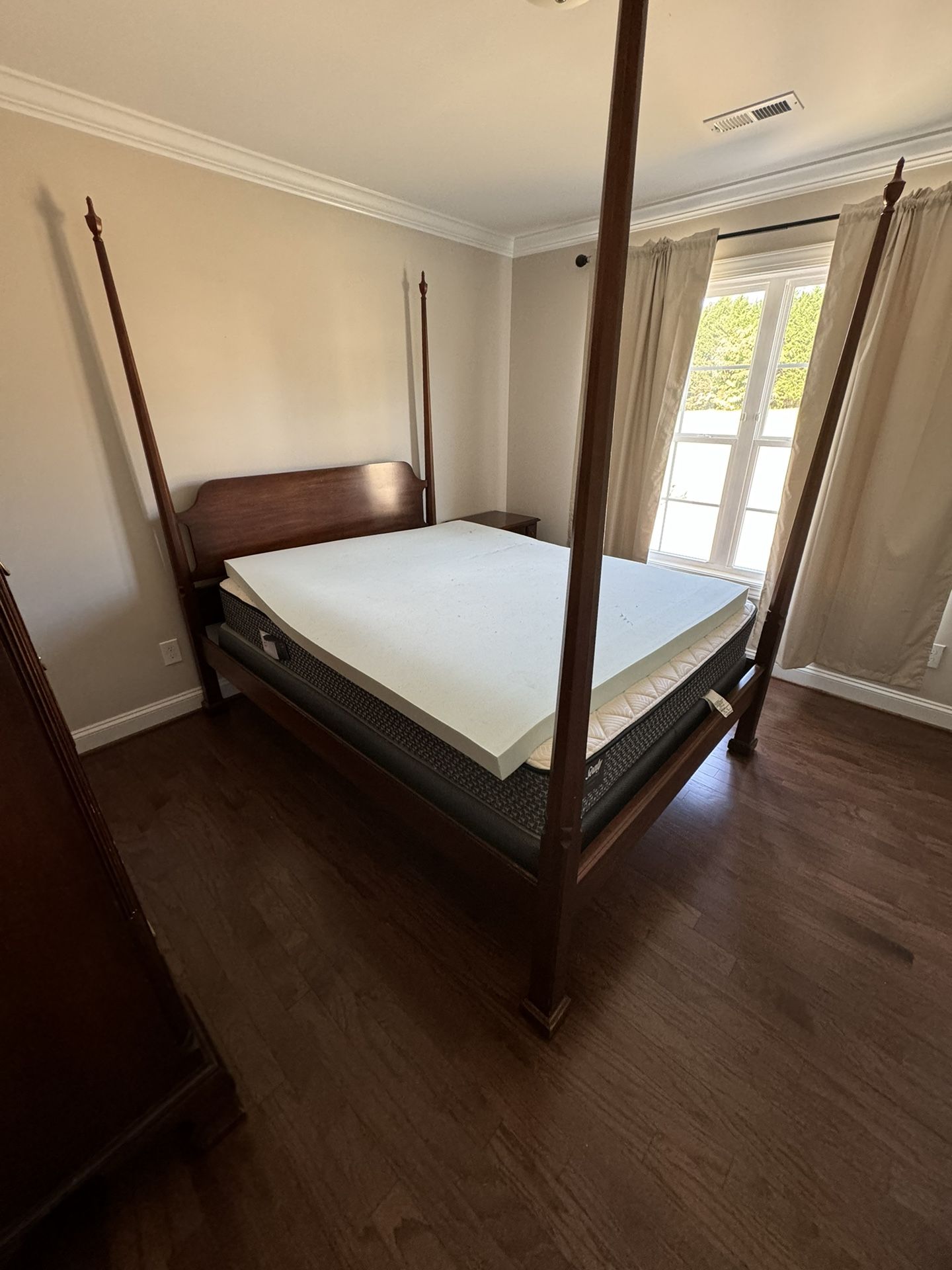 Henkel Harris Queen Poster Bed Vintage Mahogany