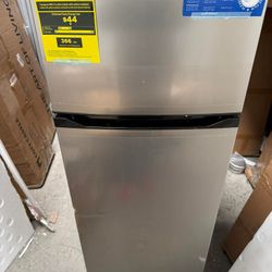 7.7 Cu.Ft. Refrigerator with Freezer, Double Door, (cosmetic damage )B-3