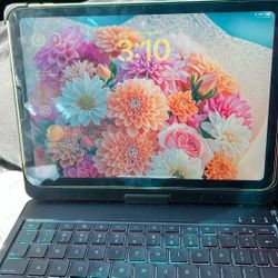 🔥 iPad 10th Gen Wi-Fi + Cellular (64GB) + Keyboard Case – Great Condition! 🔥