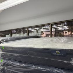 QUEEN SIZE SERTA PERFECT SLEEPER EUROTOP MATTRESS & BOX SPRING BED SET