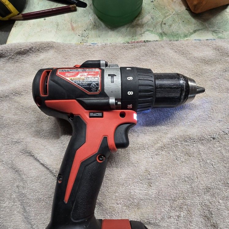 MILWAUKEE 2902-20 M18 18V 1/2" Cordless Brushless Hammer Drill/Driver