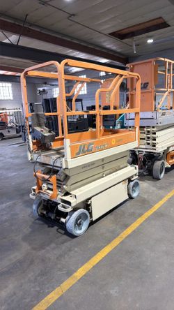 1932E2 JLG scissor lift
