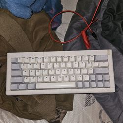 Kit Adam keyboard With Akko v3 Cream Blue Swithes