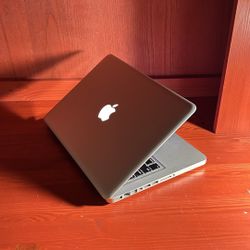 Apple MacBook Pro 13” I5/8GB/256GB SSD $140