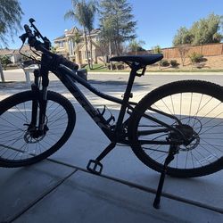 Trek marlin 5 mountain bike