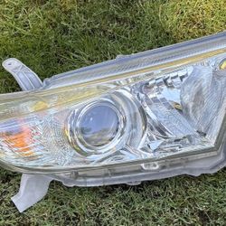 2011 Highlander Rt. Headlight