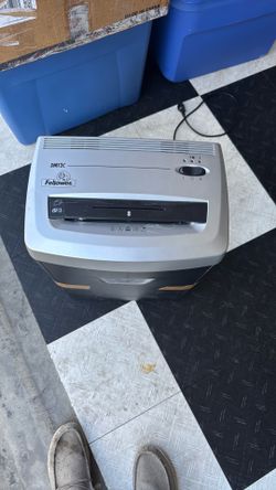 Fellows DM12C Paper Shredder