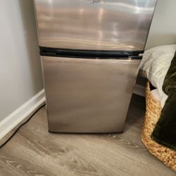 Dorm Refrigerator 