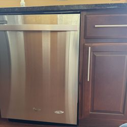 Whirlpool Dishwasher 