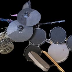 Alesis Nitro Max Kit Electric Drum Set with Quiet Mesh Pads, 10" Dual Zone Snare, Bluetooth, 440+ Authentic Sounds, Drumeo, USB MIDI, Kick Pedal

