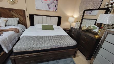 New!! 4 pc Casual Transitional King Bedroom set