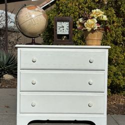 White Pottery Barn Dresser Chest of Drawers and Mirror Vanity Furniture 