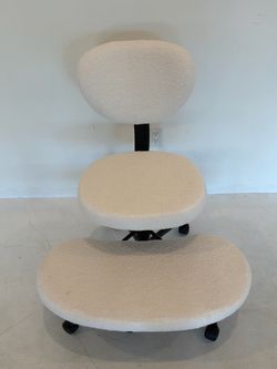 🤍 Cream Cross-Legged Office Chair w/ Retractable Footrest – Excellent Condition