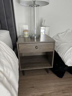 2 Nightstands