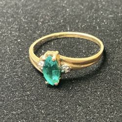 10k Gold Emerald Diamond Ring 