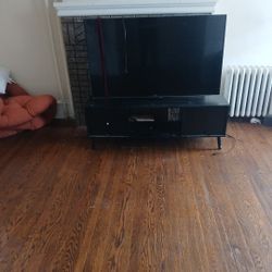 Samsung TV With Yv Stand