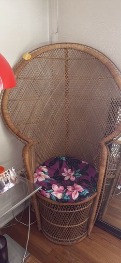 Peacock Chair With Pillow