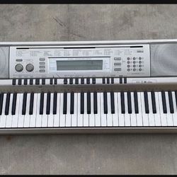 Casio WK-200 piano  works great 
