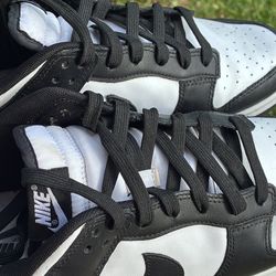 11.5  Men’s Black & White  Nikes Need Gone 