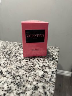 Valentino Donna Born In Roma