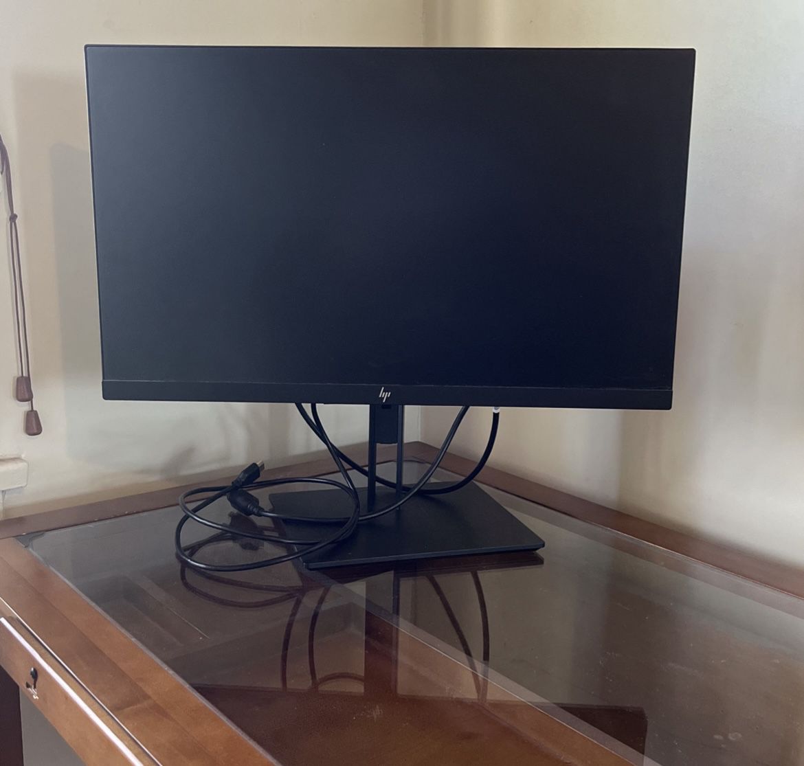 23” HP monitor w/ HDMI cord
