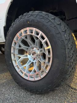 20x10 Rims and Tires 275/55/20