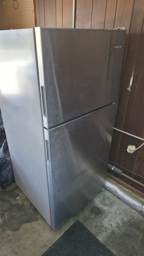 Amana Refrigerator. 