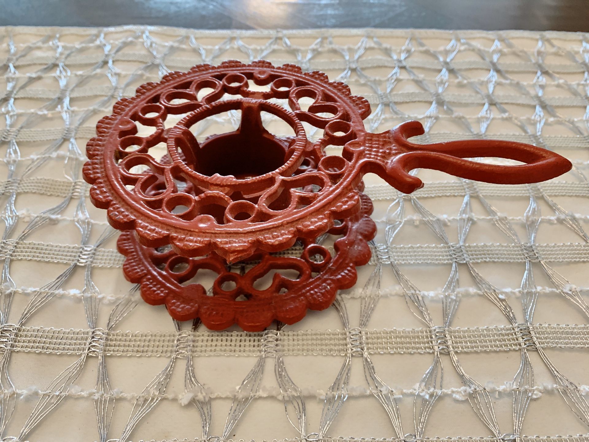 Great Mother’s Day gift! Vintage Cast Iron Hearts Design Trivet Food Warmer