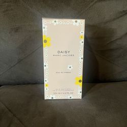 Marc Jacobs Daisy Eau So Fresh Perfume 