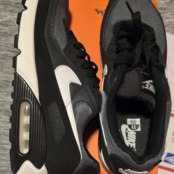 Nike Men's 8.5 Women's Size 10 Shoes Brand New