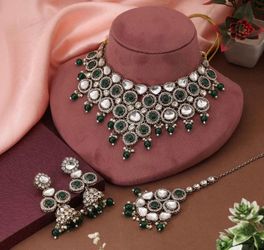Gorgeous Fashion Necklace Set