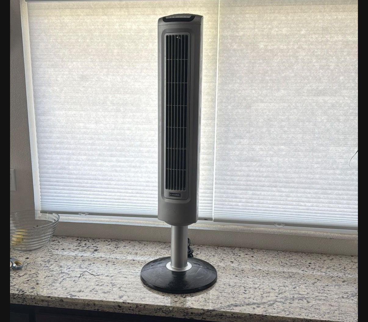 40” Lasko Isolating Tower Fan W/ Remote + Timer 3 Speeds