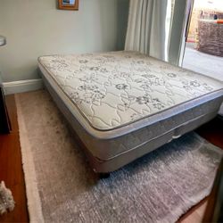 King mattress Pillow Top and box spring set (2pc - brand new) 