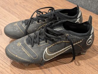 Nike Soccer Shoes US Size 6.5