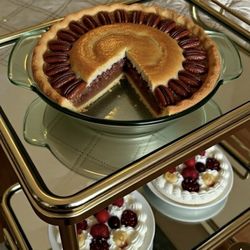 Vintage Anchor Ovenware 9” Pie Plates (3) – Green Tinted Glass (1950s–1970s) – Excellent Condition