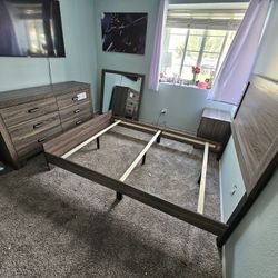 Brand New 4 Pcs Queen Size $580 Queen Bed, 1 Night Stand, Dresser & Mirror Add Matt Set Queen $449