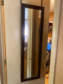 Hanging jewelry box with mirror