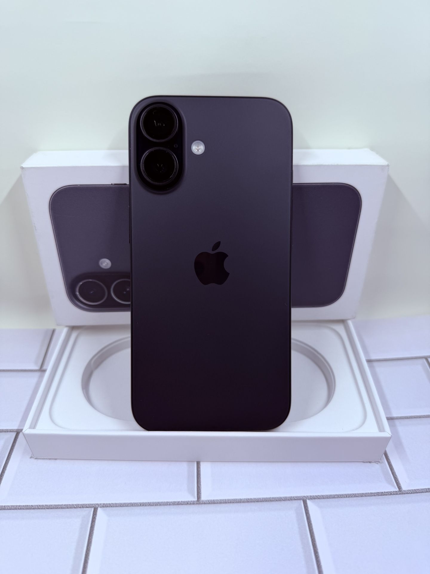 IPhone 16 128 GB!!  Pristine Open Box New!! !    (T-Mobile Or Metro) Hablo Espanol.    