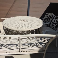 5 PIECE Iron PATIO  2.300 USE 4 TIMES SUMMER TIME 