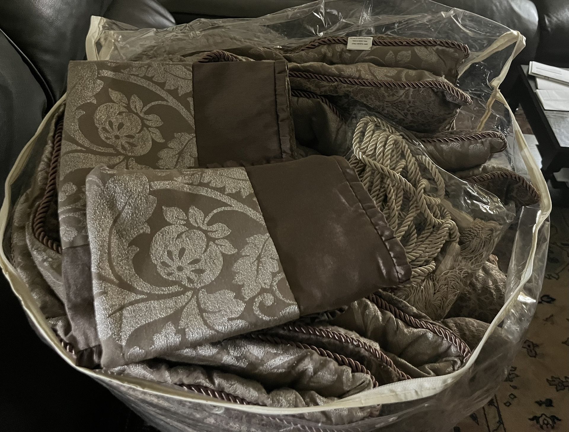 Queen Size Conforter - Complete Set
